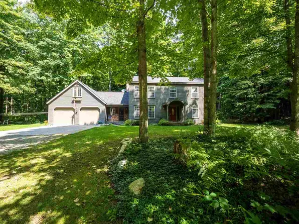 7700 Clayton Rd, Harbor Springs, MI 49740