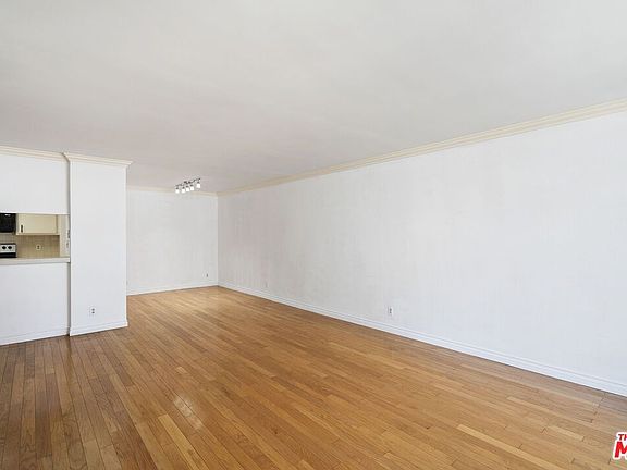 5th image of 600 W 9th St APT 706