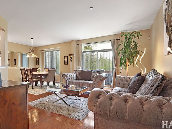 3rd image of 703 Owl Creek Ln