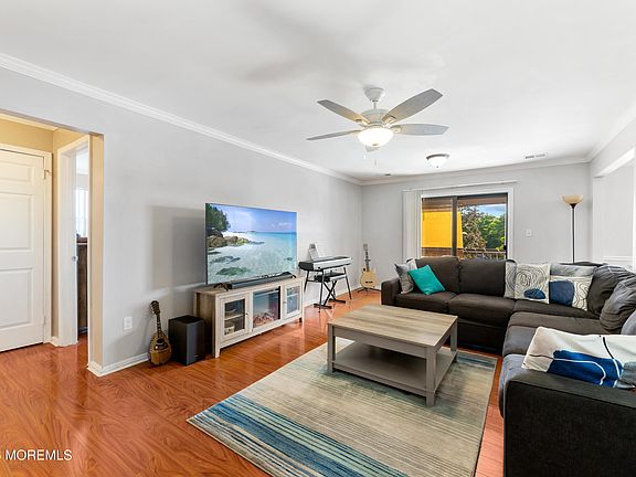 4th image of 131 Beverly Hill Ter Unit H