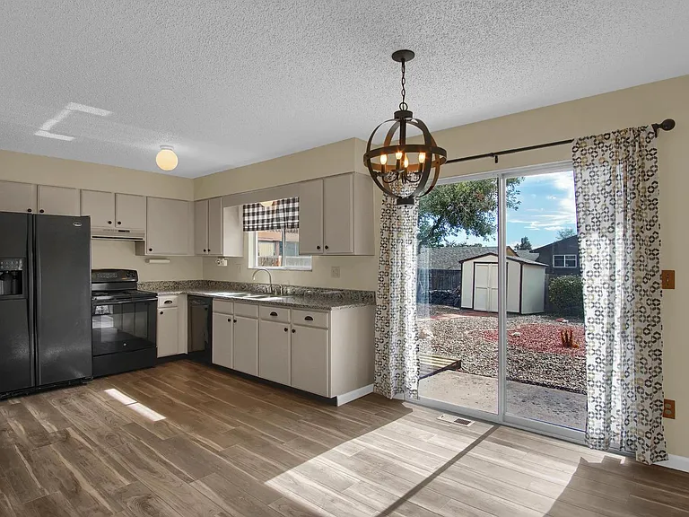 1197 Applewood Dr — Photo 5