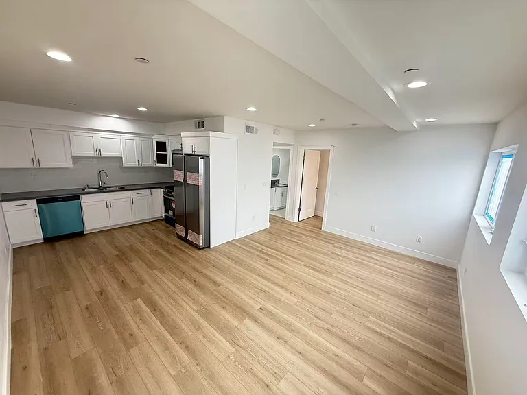 1505 W 208th St #505 — Photo 2