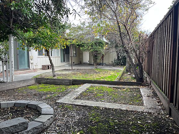 3rd image of 705 Santa Ynez St