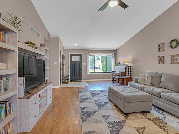 4th image of 4942 W 93rd Ct