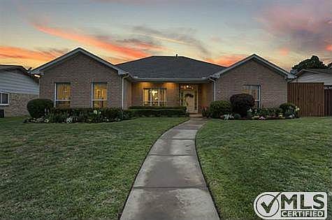 2nd image of 1913 Trailridge Dr