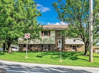 2 S Colebrook Rd, Manheim, PA 17545