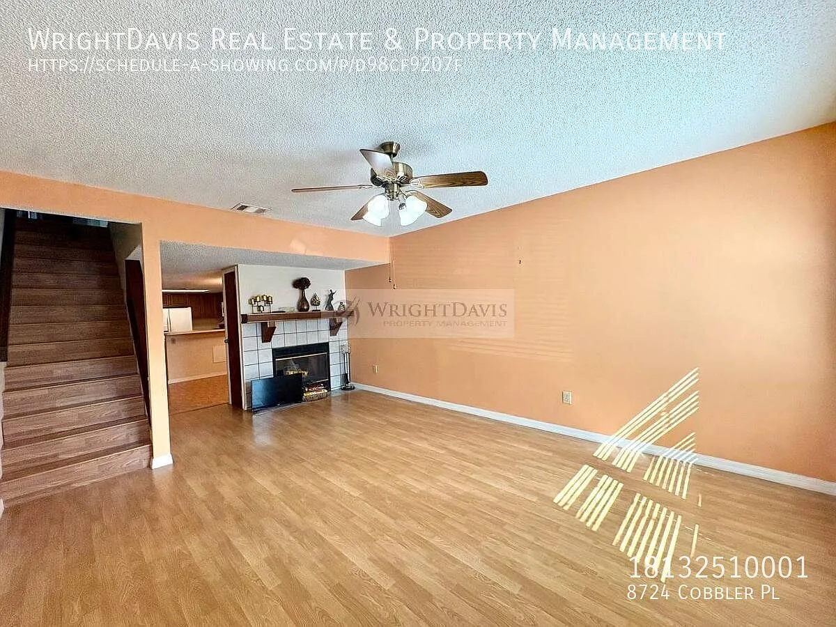 Beautiful 2/2.5 Townhome in Town n Country — Photo 2