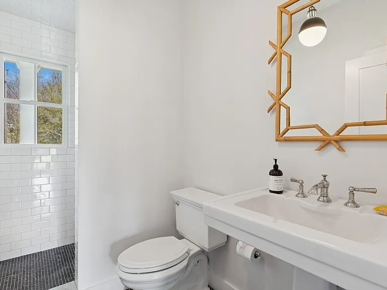 18 Dickerson Dr — Photo 12