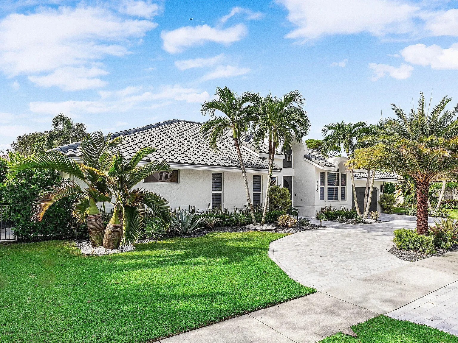5 bed, 4.5 bath, 2951 sqft, $13,750 — Photo 3