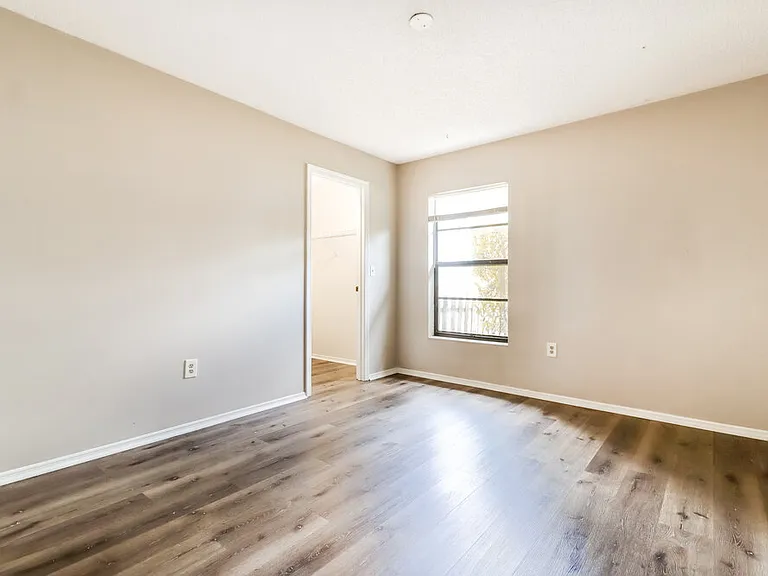 2225 Hidden Meadows Dr E — Photo 13