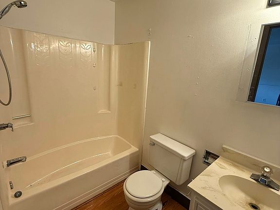 5th image of 3114 E Pike #Q