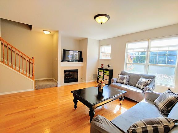 3rd image of 328 W Wood St