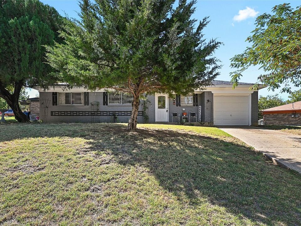 1st image of 1211 Carla St