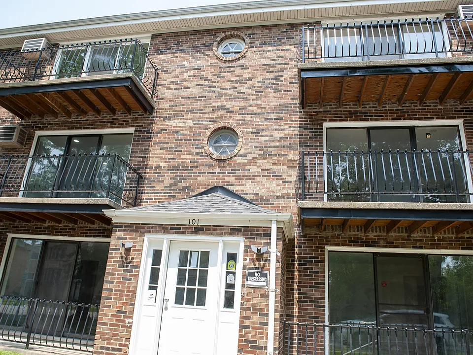 101 Oglesby Ave #3E