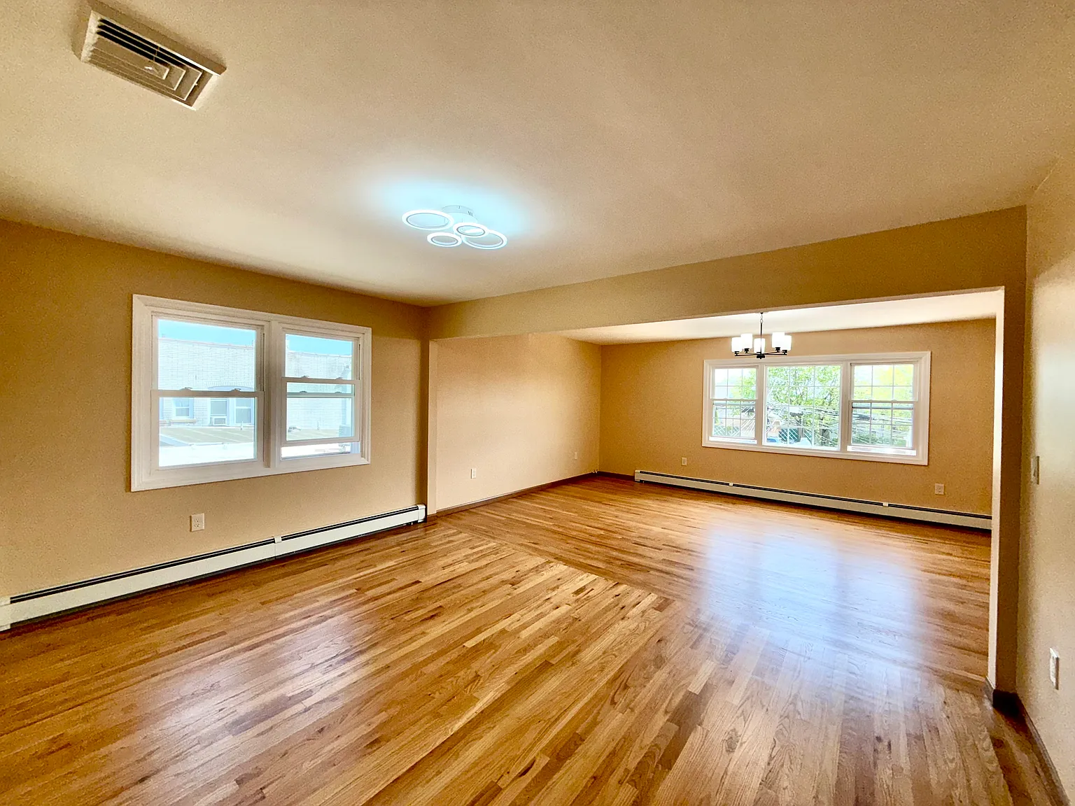 3 bed, 1000 sqft, $2,800 — Photo 3