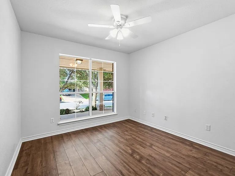 920 Coronation Way — Photo 15