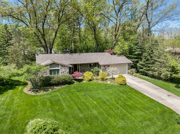 1525 Hillsboro Ave SE, Grand Rapids, MI 49546