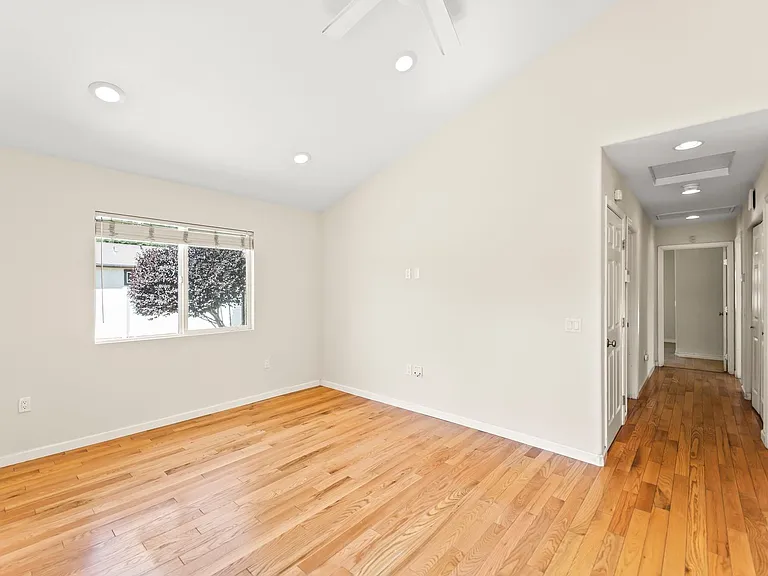 260 Acacia St — Photo 11