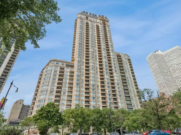 2550 N Lakeview Ave #T34-1, Chicago, IL 60614