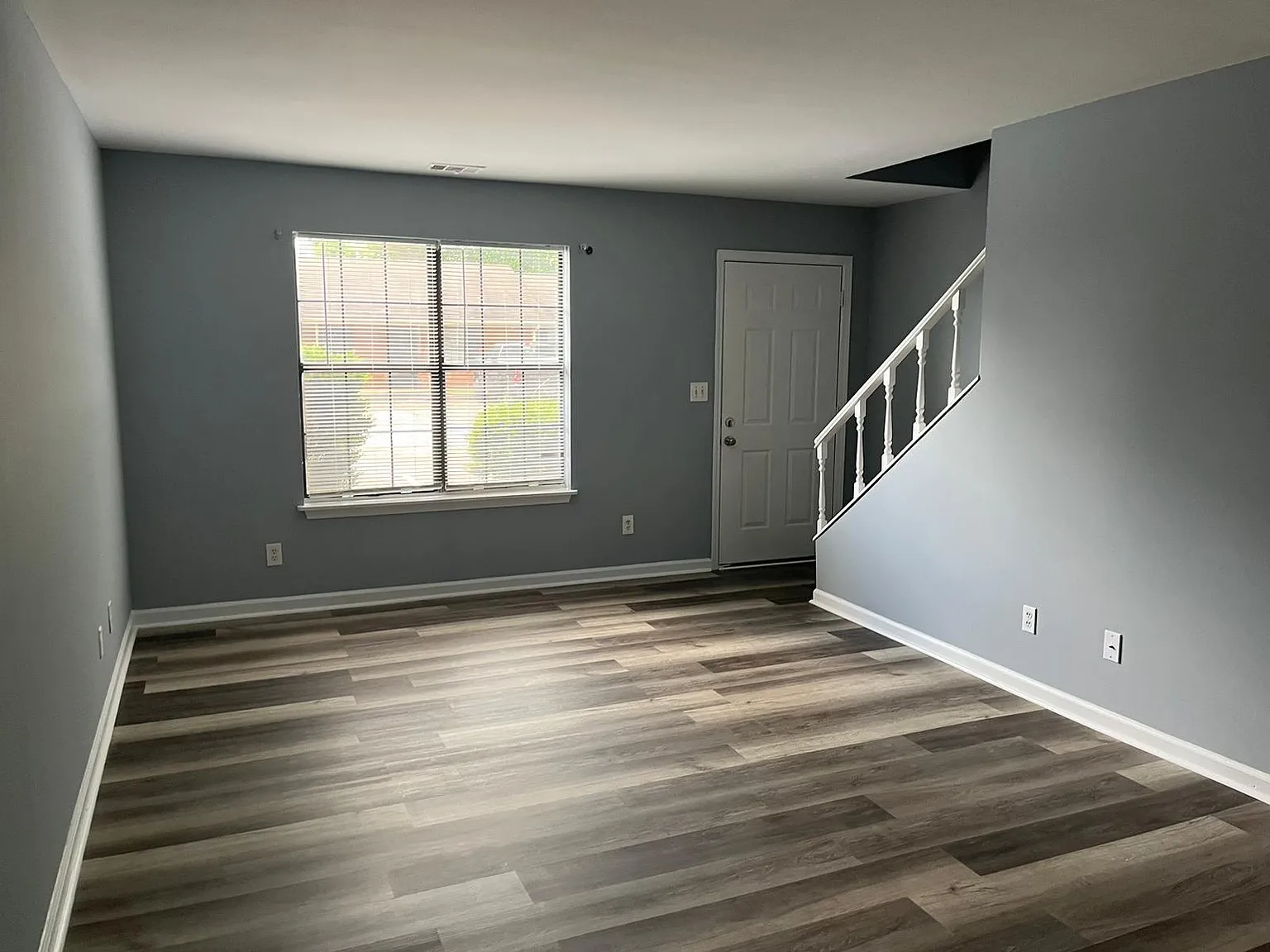 3743 Oakwood Hills Dr — Photo 2