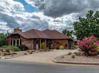 1812 Sandstone Ave, Weatherford, OK 73096