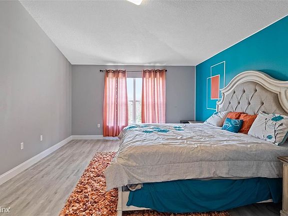 4th image of 281 Curtis Ave