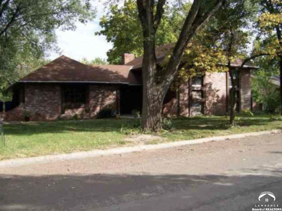 2nd image of 802 Acorn St