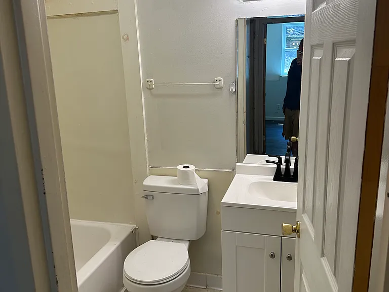 255 Crandall St #B — Photo 12
