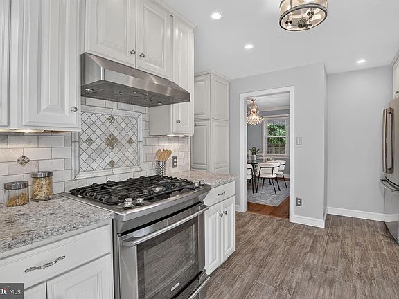 2nd image of 201 E Indian Spring Dr