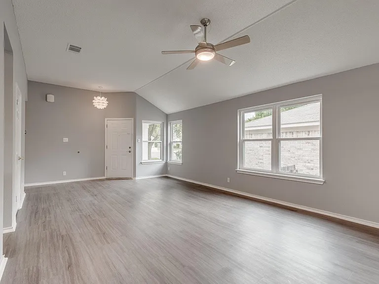 16809 Bailey Jean Dr — Photo 3