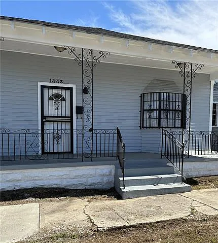 1443 Pauline St Photo 1