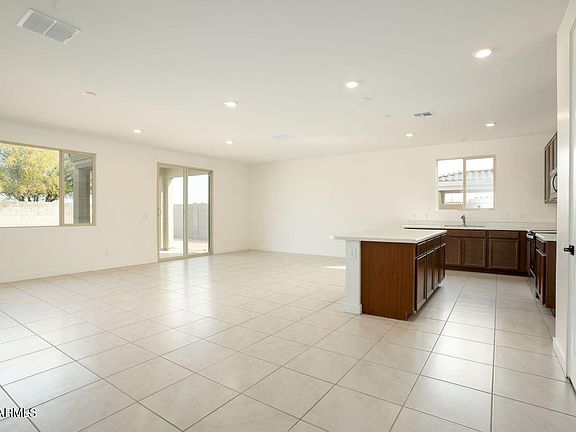 3rd image of 1440 E LINDA Drive