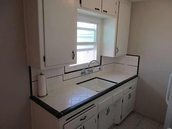 5th image of 2628 Clovis St
