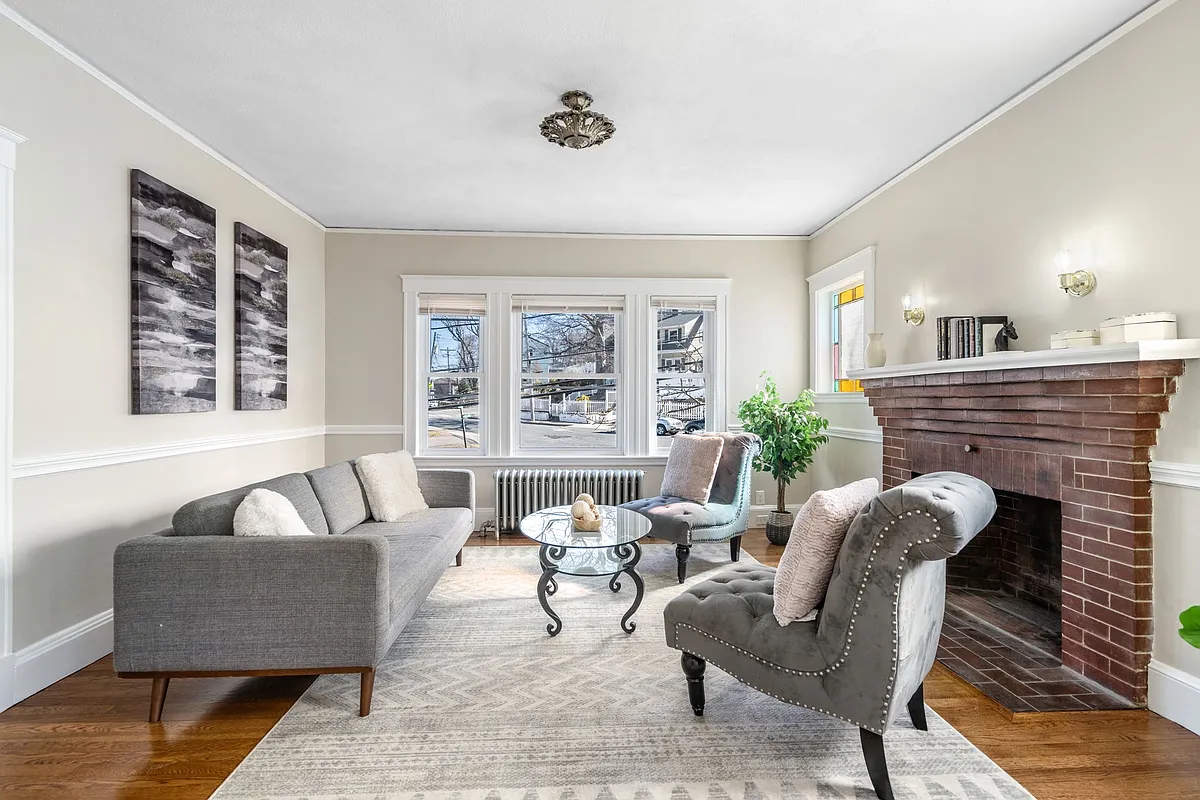 Building Photo - 8 Charlesview St #8