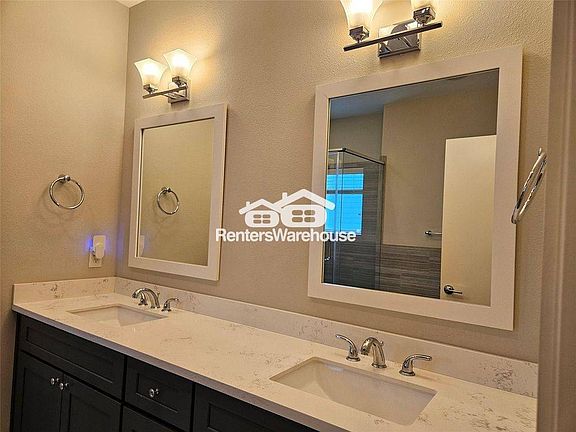 5th image of 2621 Hutchins St