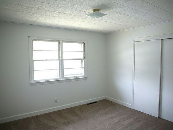 5th image of 821 Meadowood Dr NE
