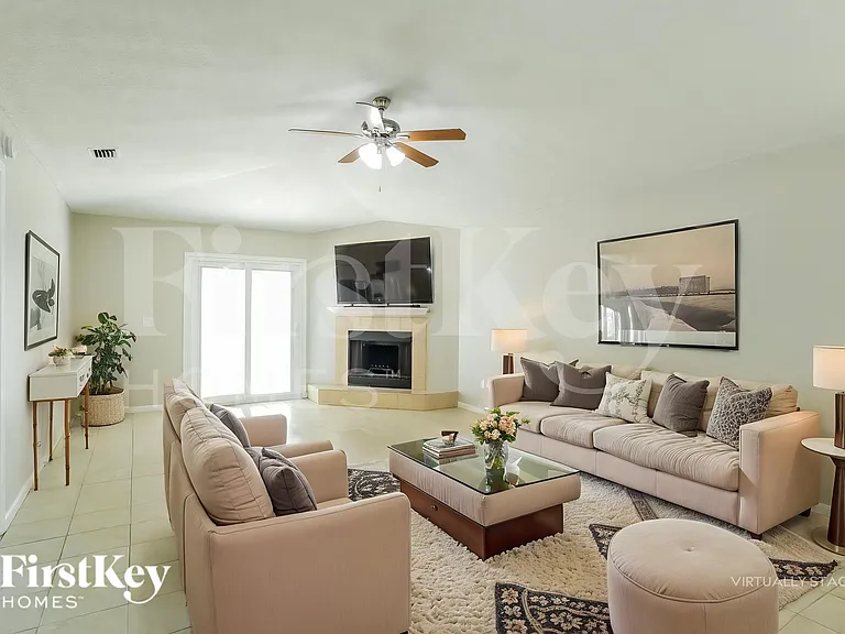 3021 Caroline Crest Dr E — Photo 5