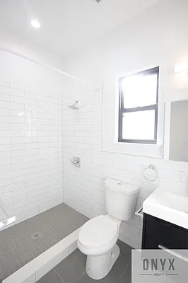 Rented by Onyx | media 44