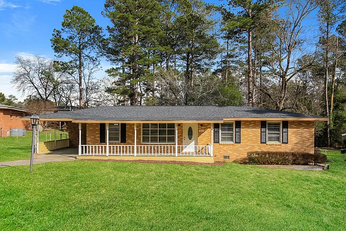 1115 Terrace Cir — Photo 1