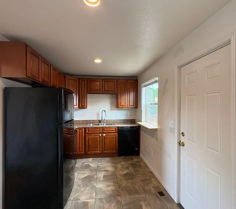 3240 W 55th Pl #3