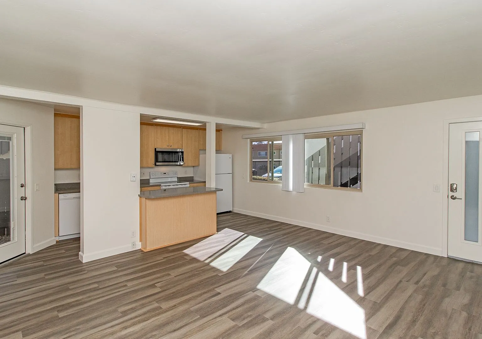 Adams Street Apartments — Photo 2