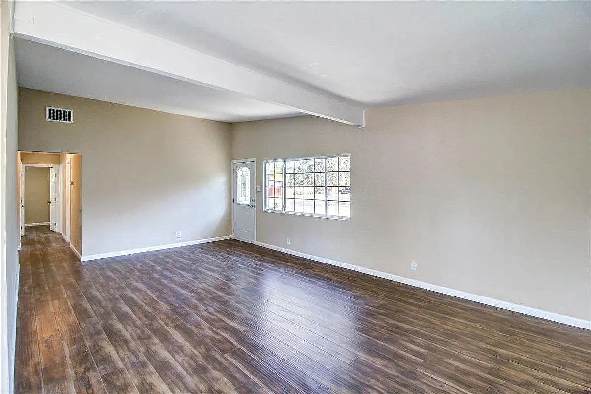 3 bed, 1200 sqft, $3,600 — Photo 4