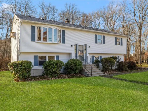 9 Kenny Dr, Warren, RI 02885
