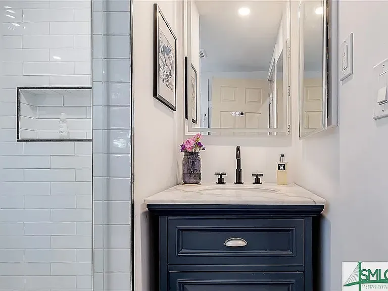 528 E Gordon Ln — Photo 12