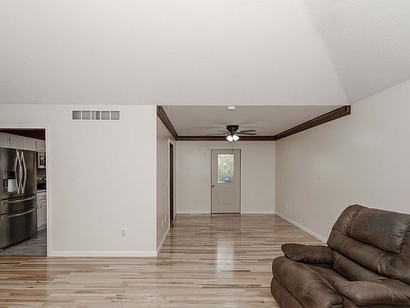 4th image of 522 Skyline Dr