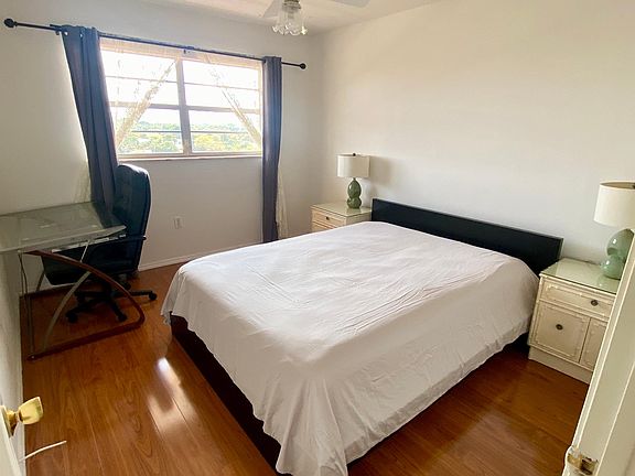 4th image of 1750 NE 191st St #818