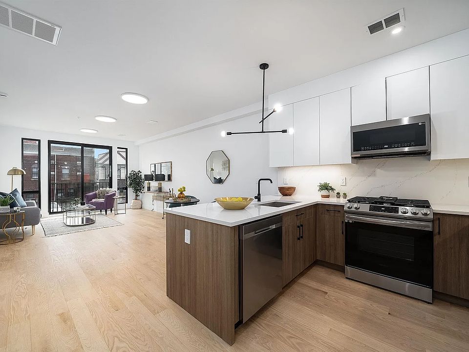 1st image of 10 Brinkerhoff St #203