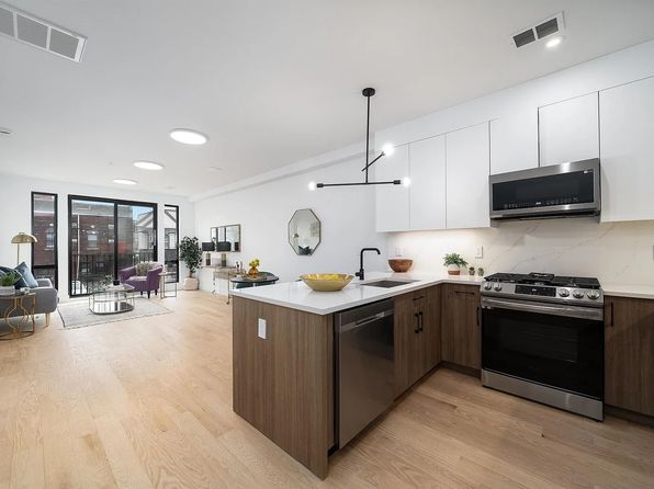 10 Brinkerhoff St #203