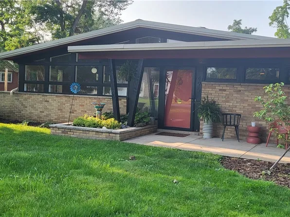 495 Meadowbrook Dr, Lewiston, NY 14092