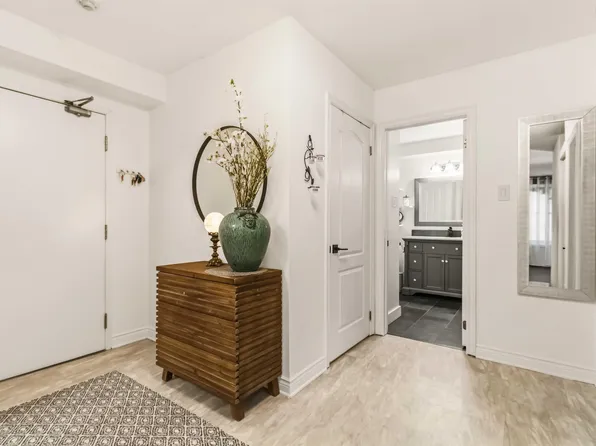 41 Moirs Mill Rd #4, Halifax, NS B4A 3C4